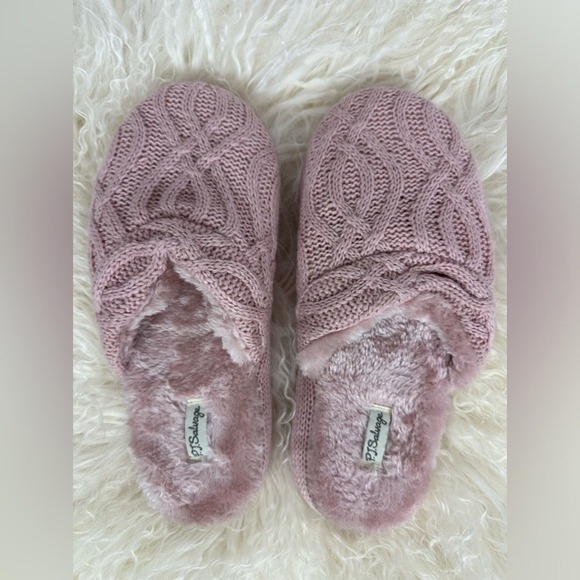 New PJ Salvage Pink Faux Fur Cable Knit Slippers Sz 7.5 - Picture 1 of 4